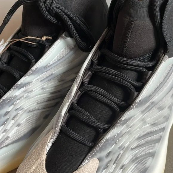 Adidas Yeezy Basketball Quantum Sneakers